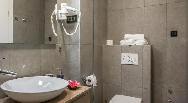2 Nights Studios Apartments