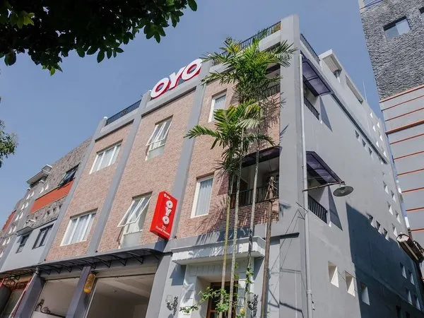 32 Guest House by OYO