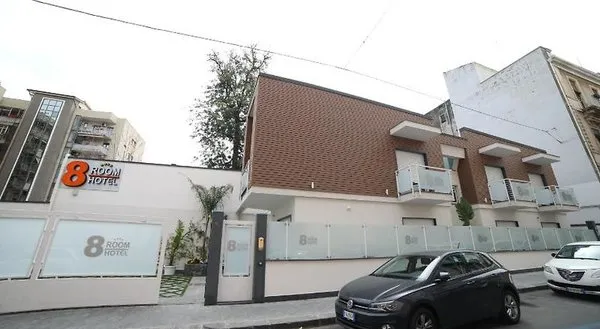 8 Room