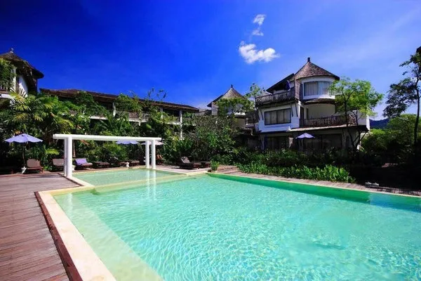 Aana Resort