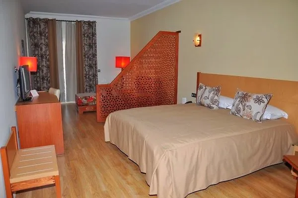 Across Hotel & Spa