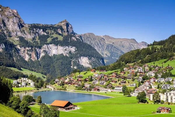 Alpine Highlights in Panoramazügen