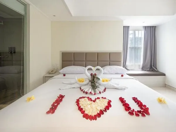 Alron Hotel