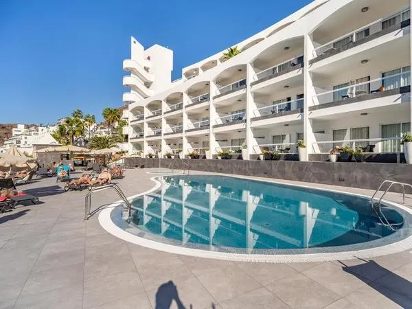 Altair Apartments