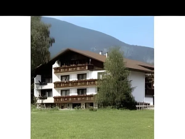 Amadeus Hotel & Cafe