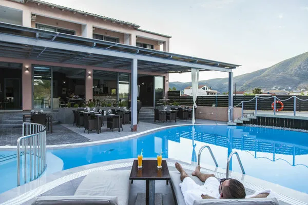 Armonia Luxury Hotel