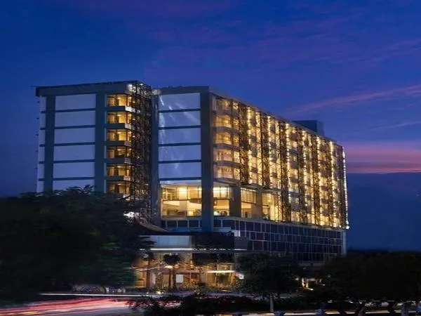 ASTON Bellevue Radio Dalam
