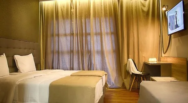 Athlos Hotel