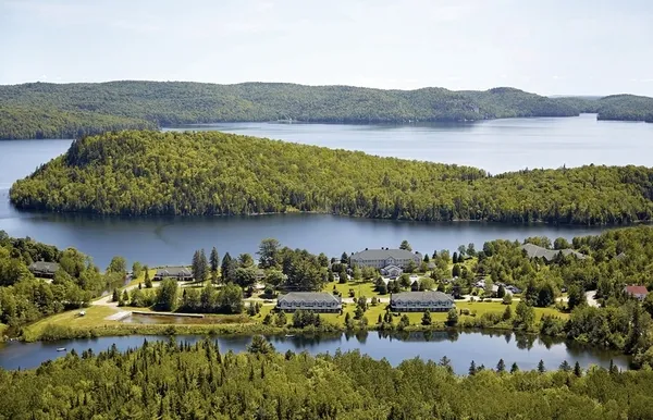 Auberge Lac-a-l'Eau-Claire