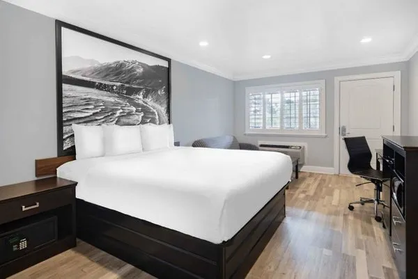 Aura Inn Monterey