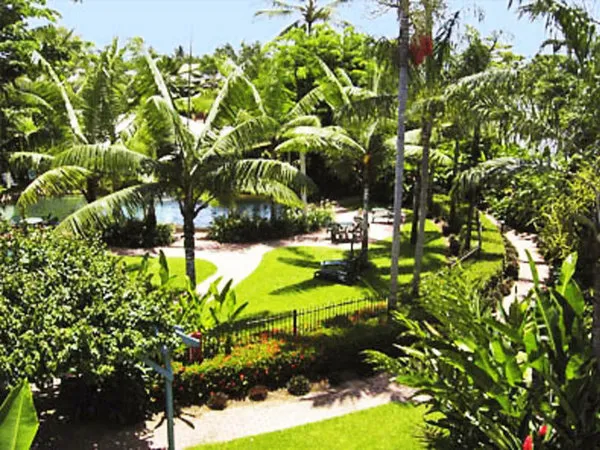 Australis Cairns Beach Resort