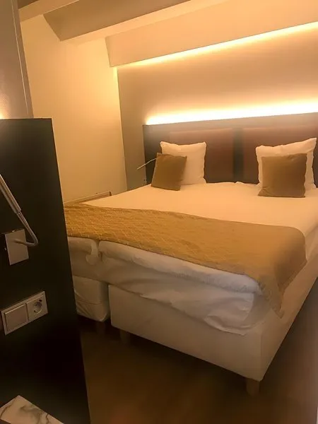 Avenue Hotel