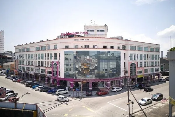 B & S Hotel