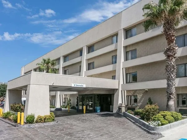 Baymont by Wyndham Arlington At Six Flags Dr
