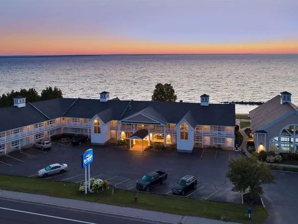 Baymont by Wyndham St. Ignace Lakefront