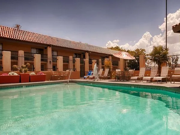 Best Western Plus A Wayfarer's Inn and Suites