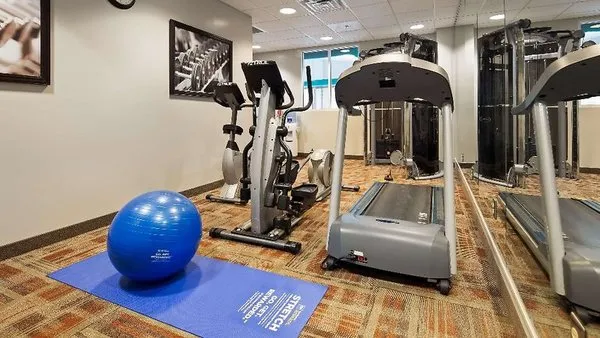Best Western Plus Crossroads Inn & Suites