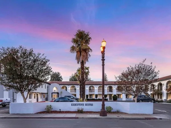 Best Western Plus Executive Suites