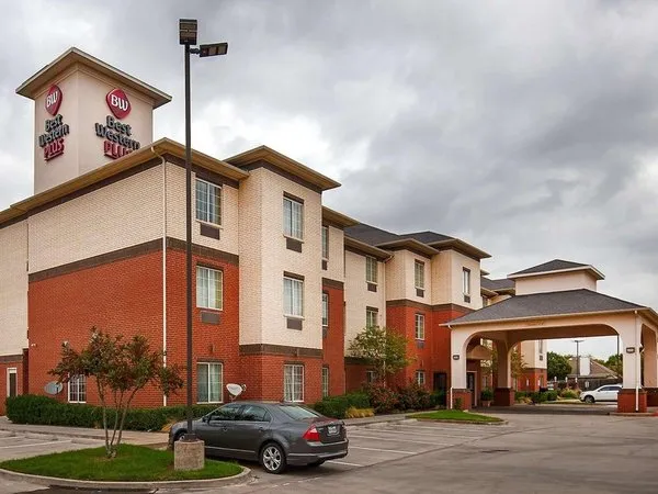 Best Western Plus Lake Dallas Inn & Suites