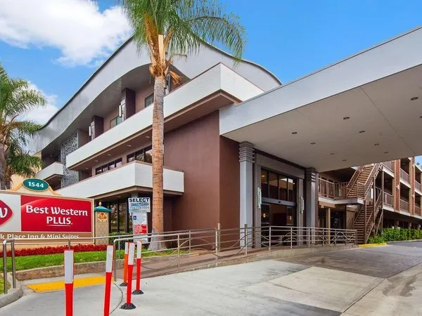 Best Western Plus Park Place Inn & Mini Suites