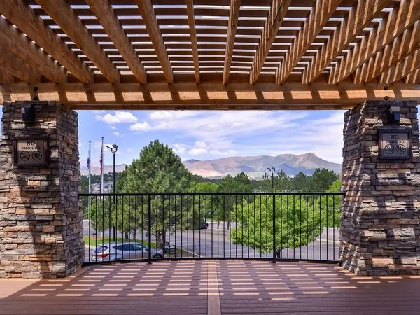 Best Western Plus Peak Vista Inn & Suites