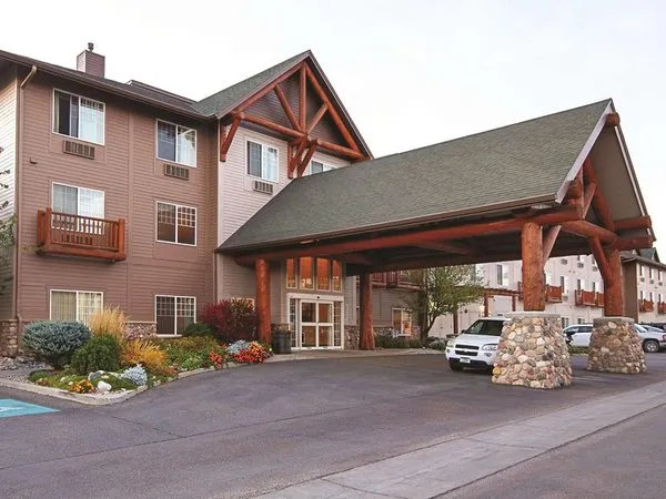 Best Western Plus Riverfront Hotel & Suites