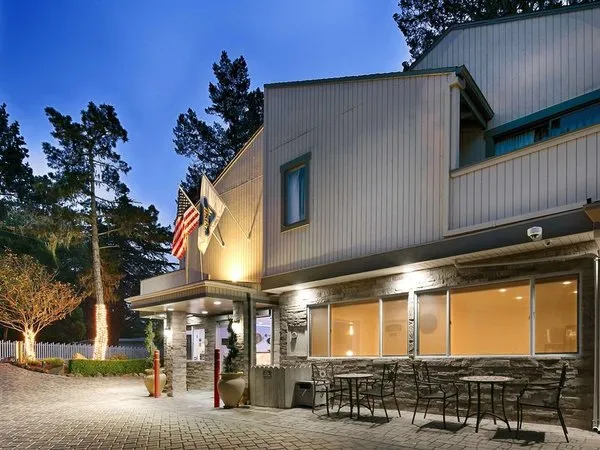 Best Western The Inn & Suites Pacific Grove
