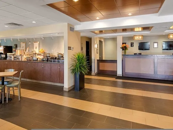 Best Western Thompson Hotel & Suites