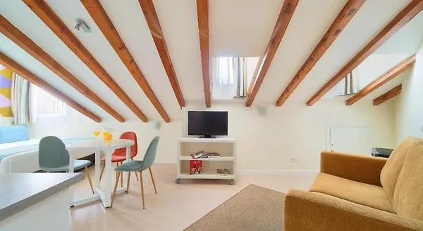 Blume Suites