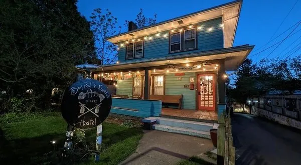 Bon Paul & Sharkys Hostel