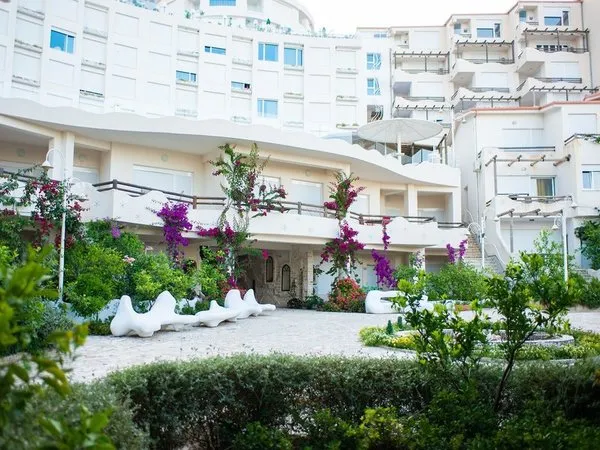 Bougainville Bay Hotel