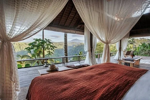 Buahan, A Banyan Tree Escape