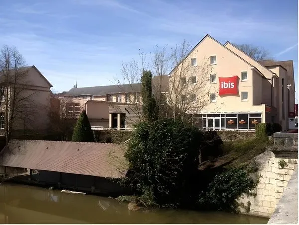 B&B HOTEL Chartres Centre Cathédrale