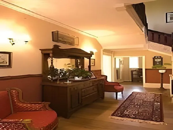 Burcombe Manor  Bed & Breakfast