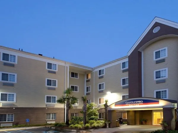 Candlewood Suites Charleston - Northwoods
