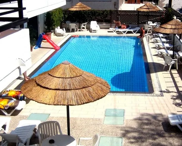 Caravel Apartment Hotel