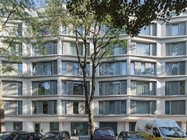 Carlotta Apartments