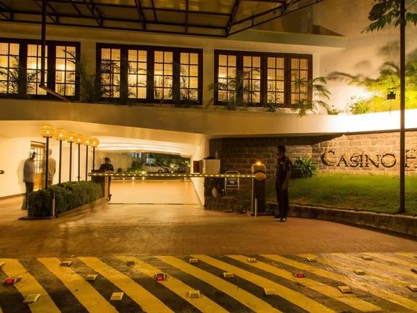Casino Hotel - Cgh Earth