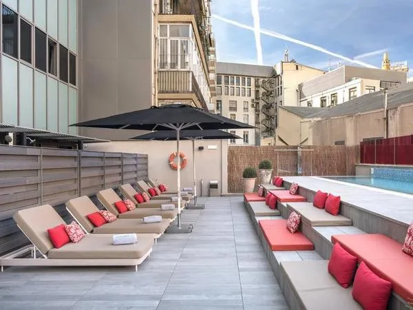 Catalonia Square Hotel