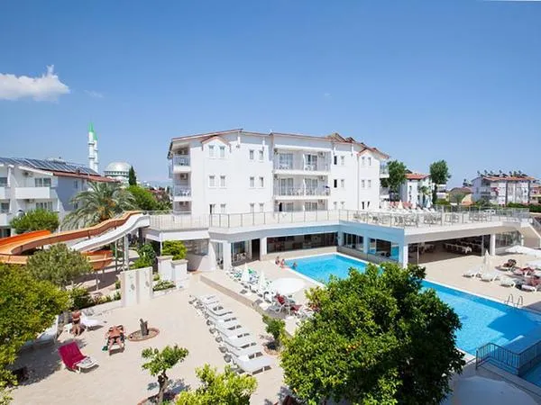 Catty Cats Garden Hotel