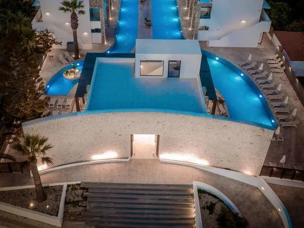 Cavo Suites
