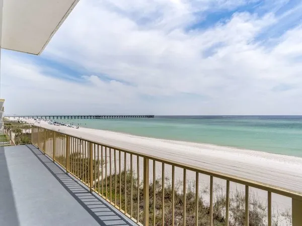 Chateau Beachfront Resort, BW Signature Collection