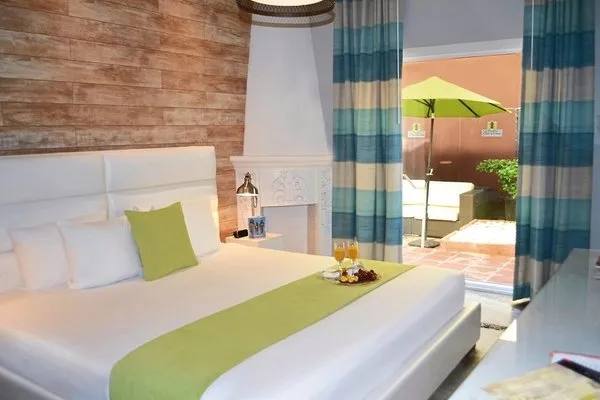 Chesterfield Hotel & Suites