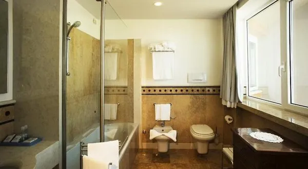 City Hotel