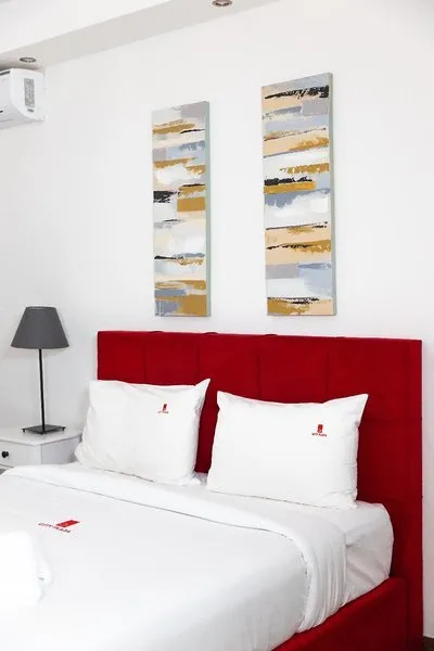 City Plaza Apartments & Rooms