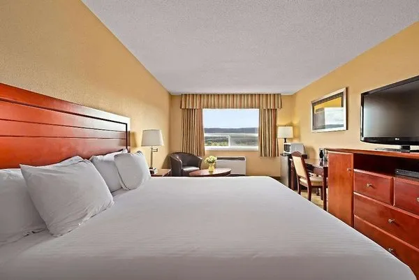 Coast Fraser Inn