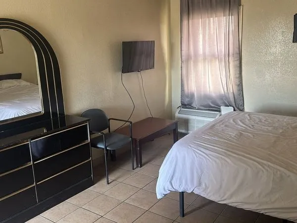 Cole Manor Motel By OYO Love Field Market Center
