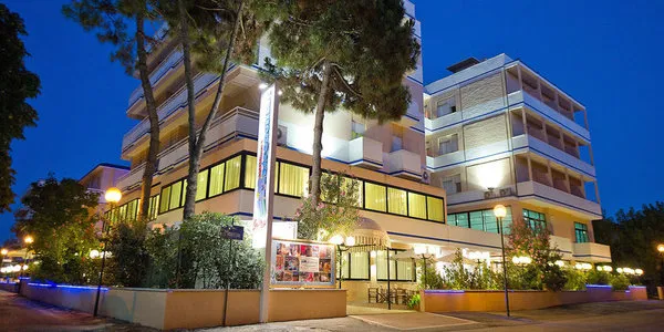 Color Metropolitan Family Hotel