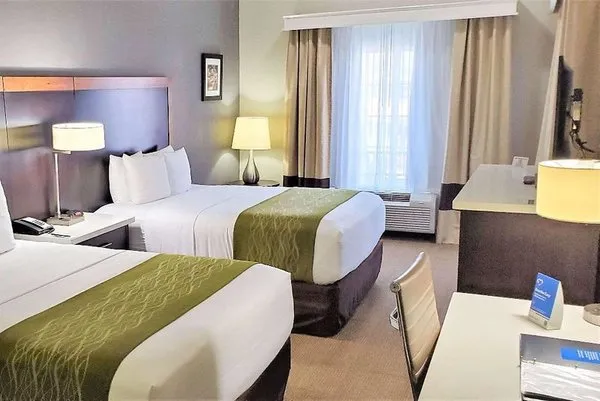 Comfort Inn & Suites Near Universal - N. Hollywood - Burbank