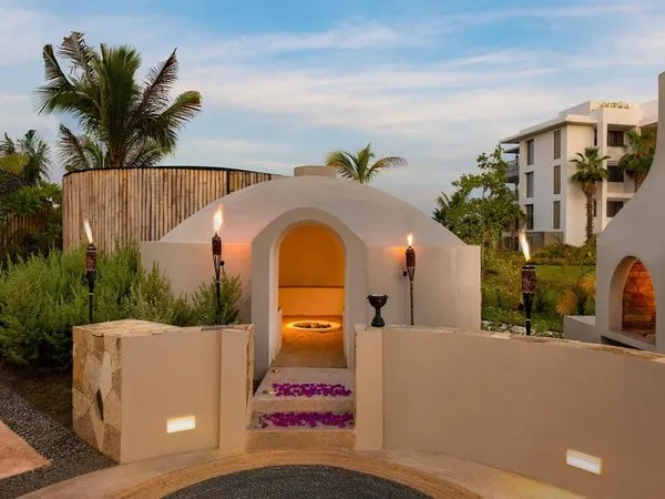 Conrad Punta de Mita